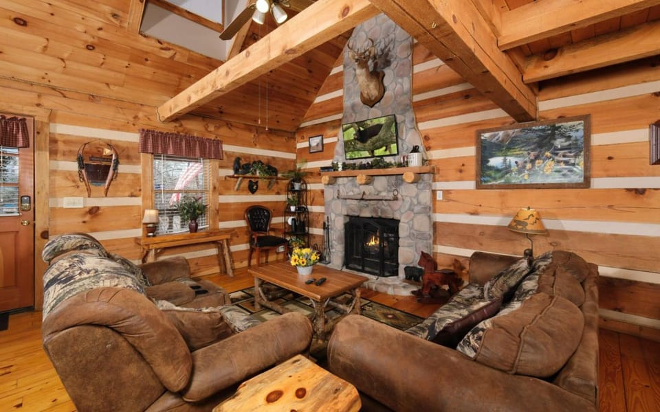 Sweet Annie - Mountain Views, Pool Table, Arcades + Outdoor Hot Tub House in Sevierville