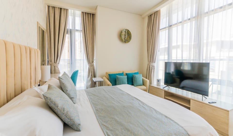 Studio with private beach access at Palm Jumeirah Apartment in Dubai