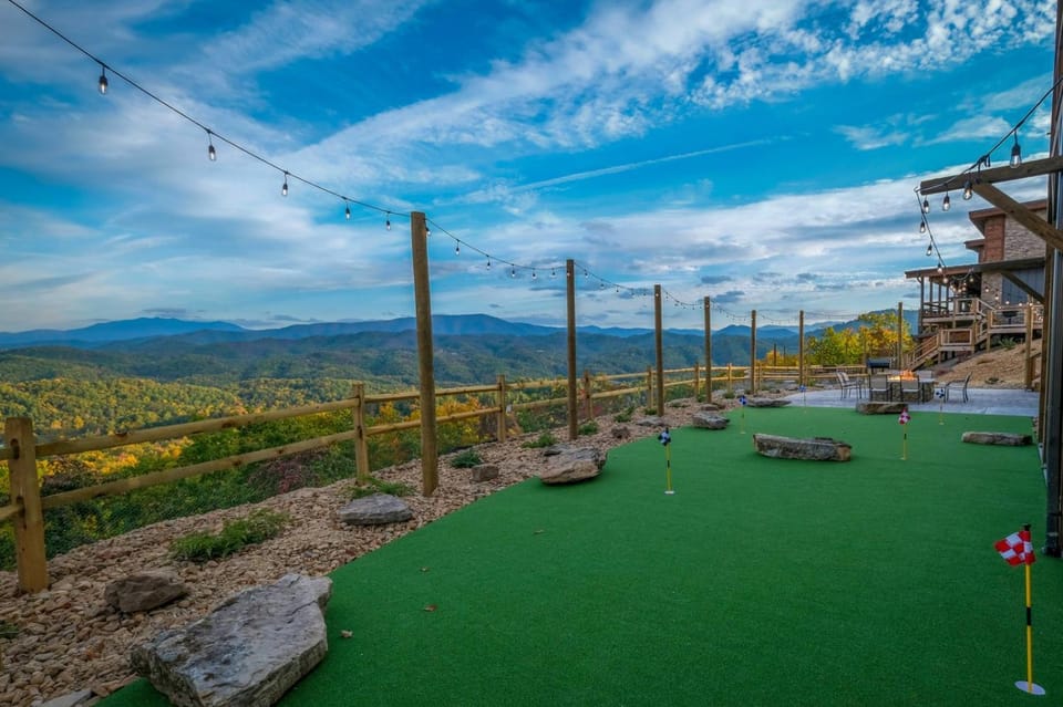 Skyriver Falls - Spectacular Private Pool! House in Sevier County