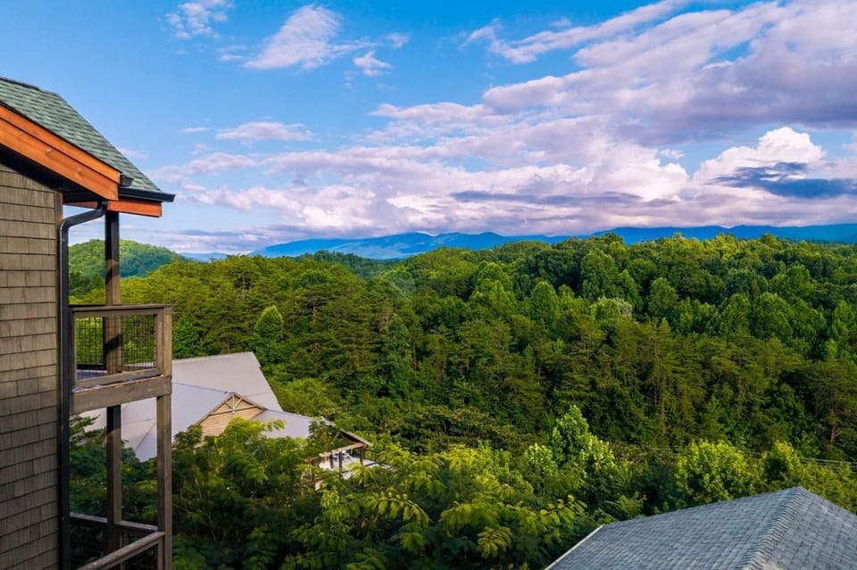 Splash Mansion Villa in Sevier County
