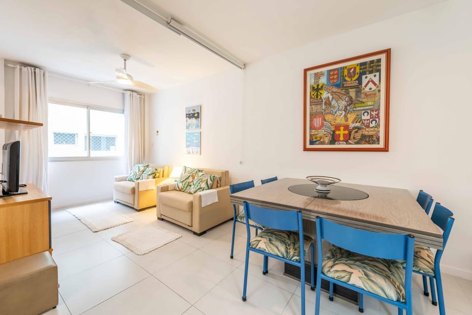 Communal lounge/ TV room, TV and multimedia, Living room, Seating area, Dining area