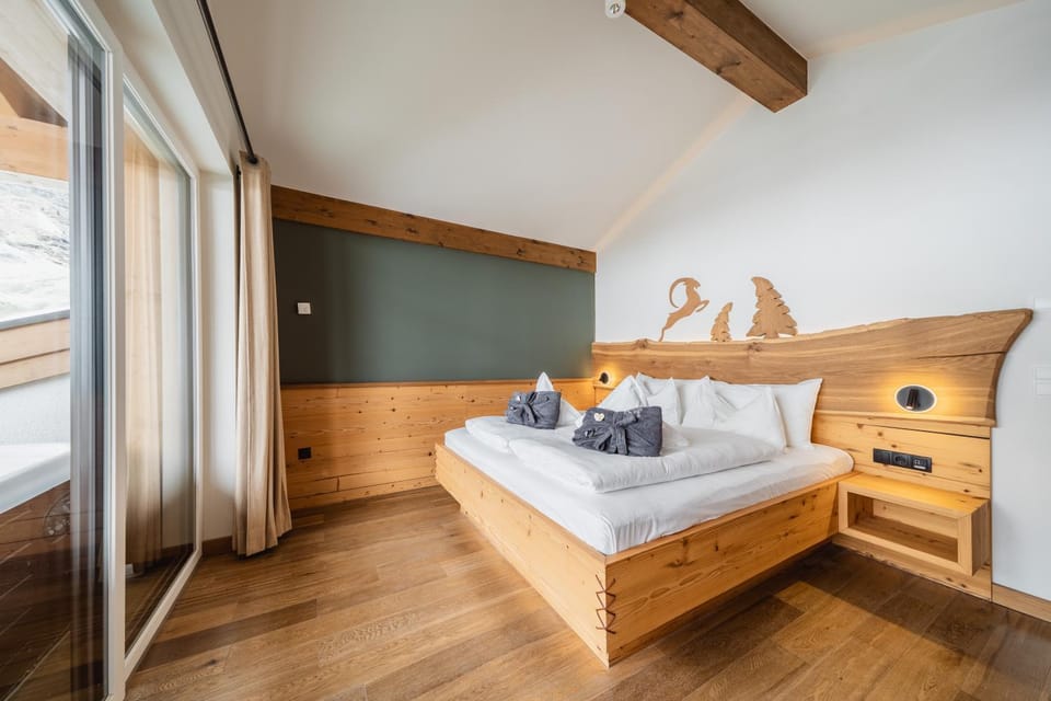 Property building, Restaurant/places to eat, Bed, Photo of the whole room, Bedroom, Swimming pool, Breakfast, towels