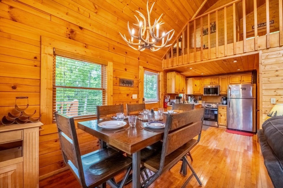Knotty and Nice - Romanitc Escape with Outdoor Hot Tub - Game Room - Firepit House in Sevier County