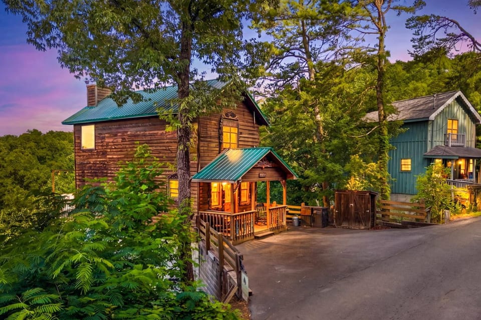 Mountain Romance - Mountain Views & Hot Tub Villa in Sevier County