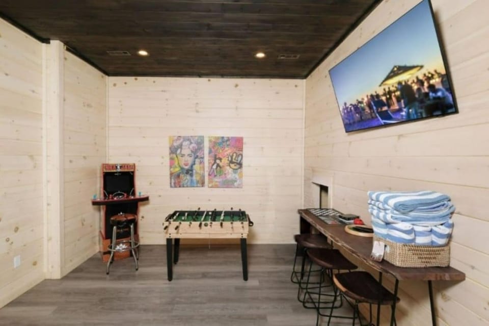 Tennessee Swim - Indoor pool, game room, and more! Villa in Pittman Center