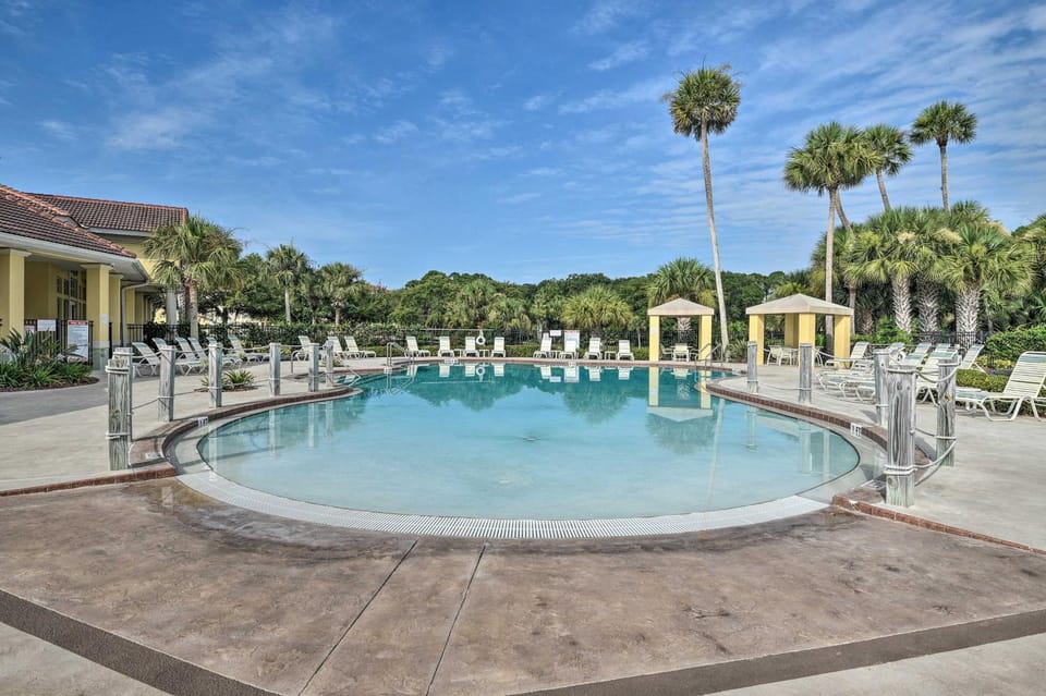 Waterfront Palm Coast Condo w/ Community Pool! House in Palm Coast