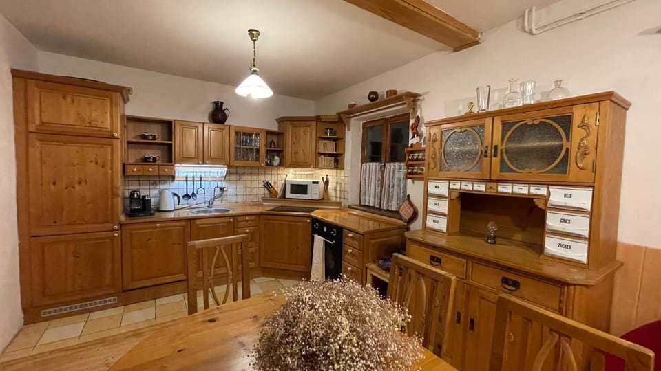 Kitchen or kitchenette, Dining area, dishwasher, minibar, pet friendly, stove, toaster
