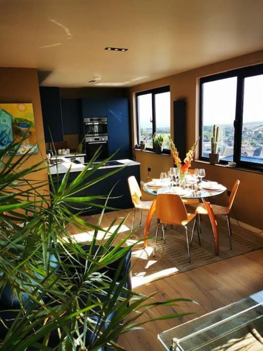 Luxury Apartment Brighton and South Downs National Park, Free Parking, animals on request - daily fee Apartment in Brighton