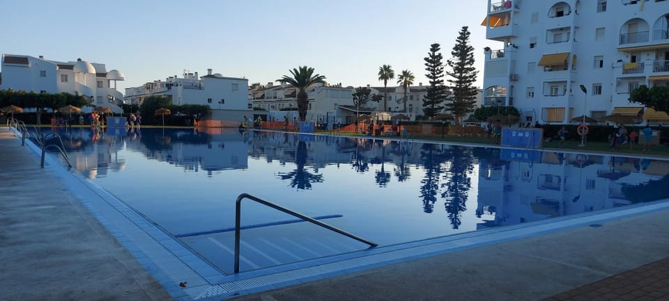 Swimming pool, Swimming pool
