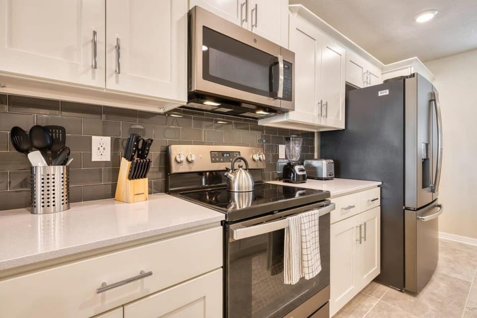 Modern Luxe Condo - Stunning Design Apartment in Kissimmee