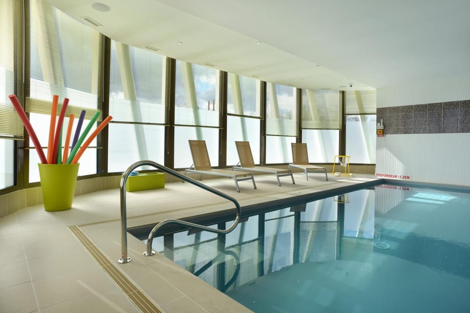 Swimming pool, Swimming pool