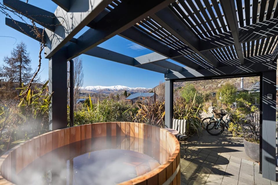 Day, Natural landscape, Hot Tub, View (from property/room), Balcony/Terrace, Mountain view