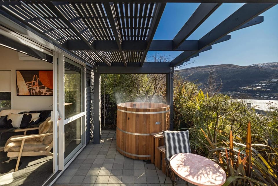 Patio, Day, Natural landscape, Hot Tub, View (from property/room), Balcony/Terrace, Seating area, Mountain view