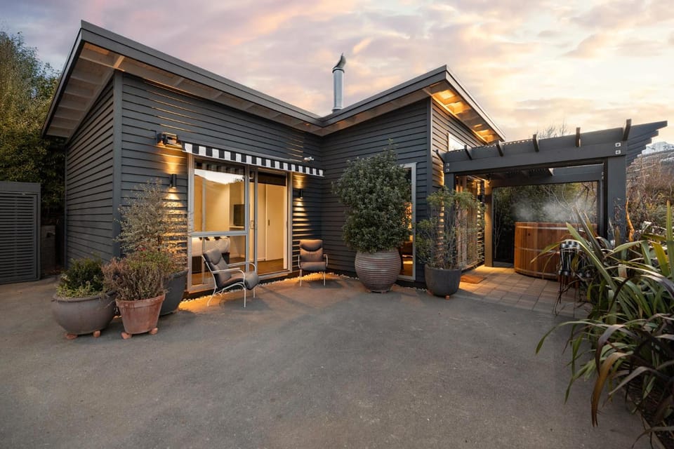 Property building, Patio, Garden