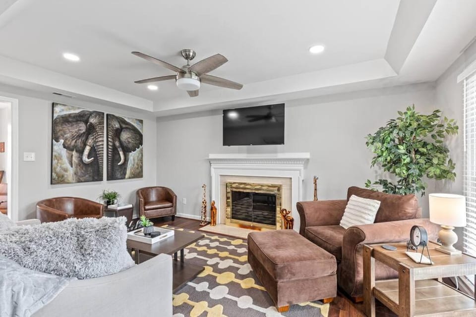Communal lounge/ TV room, TV and multimedia, Living room, Seating area, Evening entertainment, fireplace