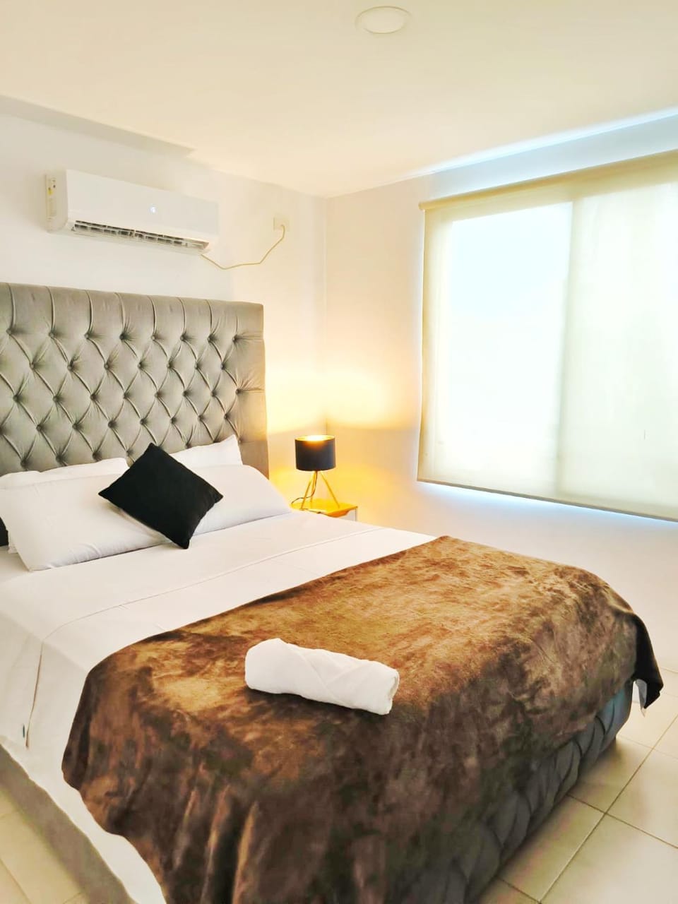 Bed, Photo of the whole room, Bedroom, air conditioner