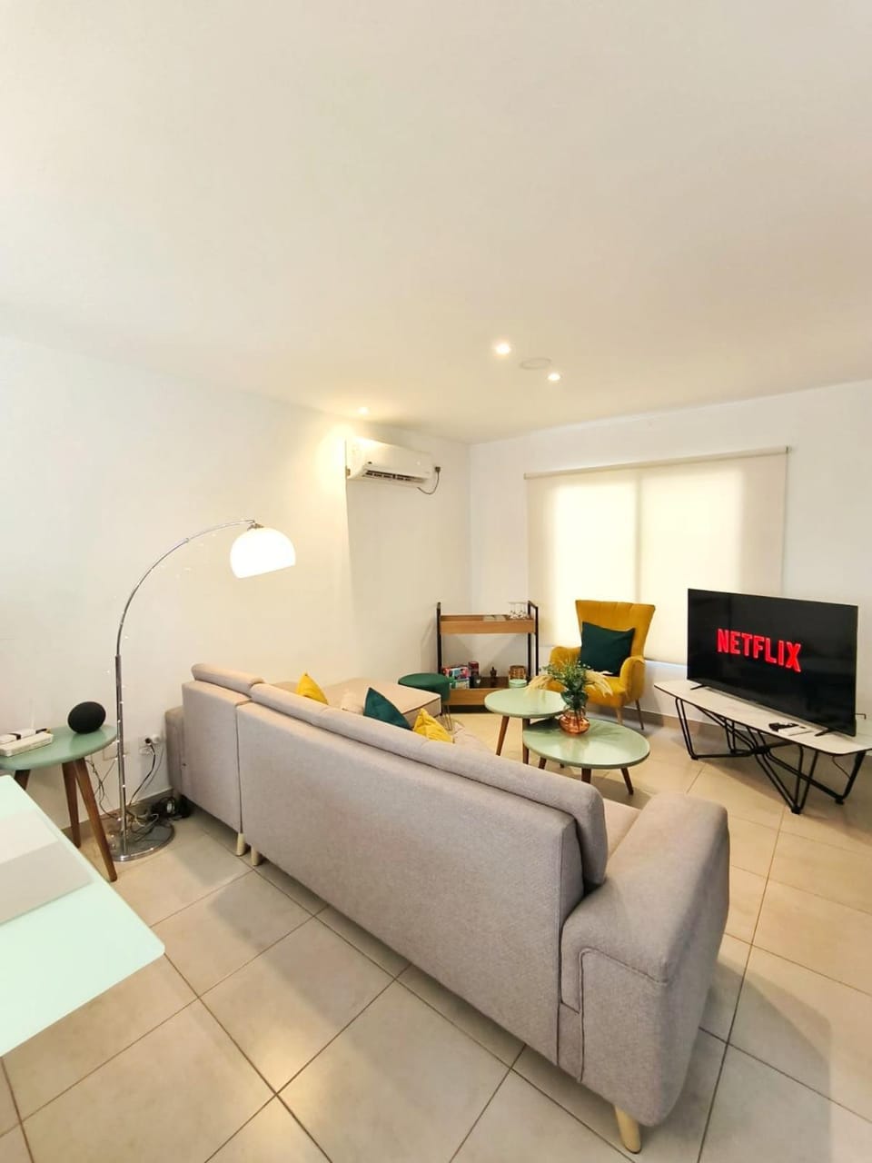 TV and multimedia, Living room, Evening entertainment