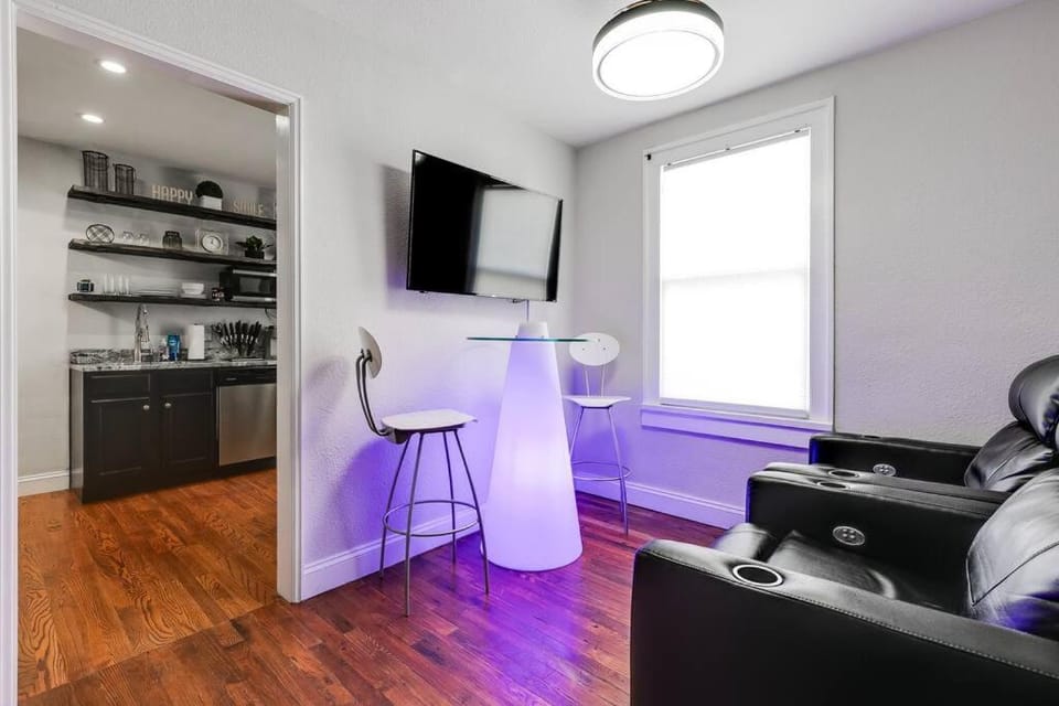 TV and multimedia, Kitchen or kitchenette, Dining area, hair dresser, minibar, pet friendly, stove