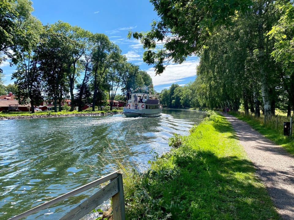 Neighbourhood, Natural landscape, Hiking
