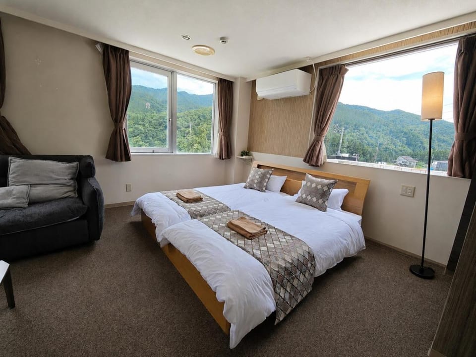 Bed, Bedroom, Mountain view