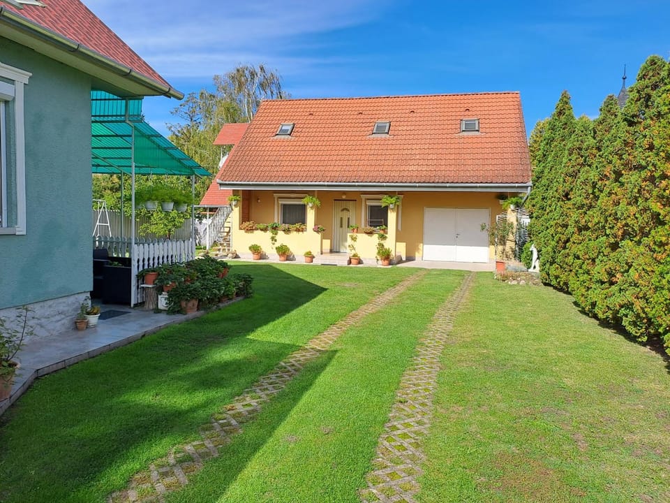 Garden, Balcony/Terrace