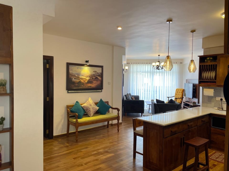 TV and multimedia, Seating area, Dining area