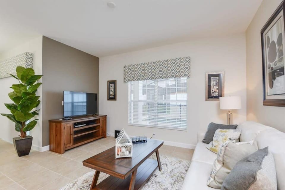 Spacious Cozy Comfort in Every Corner House in Kissimmee