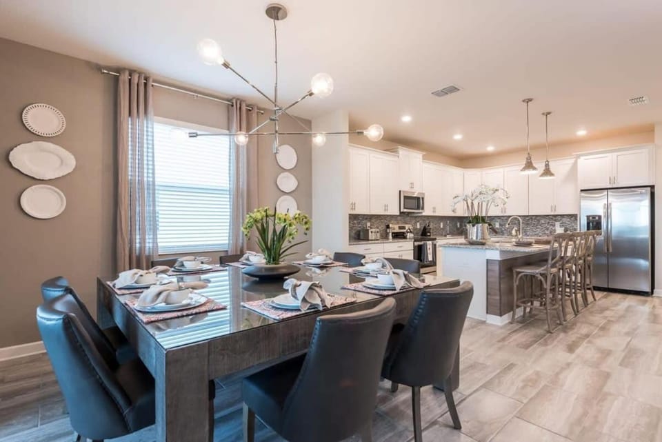 Chic Luxury Haven - Unforgettable Retreat House in Kissimmee
