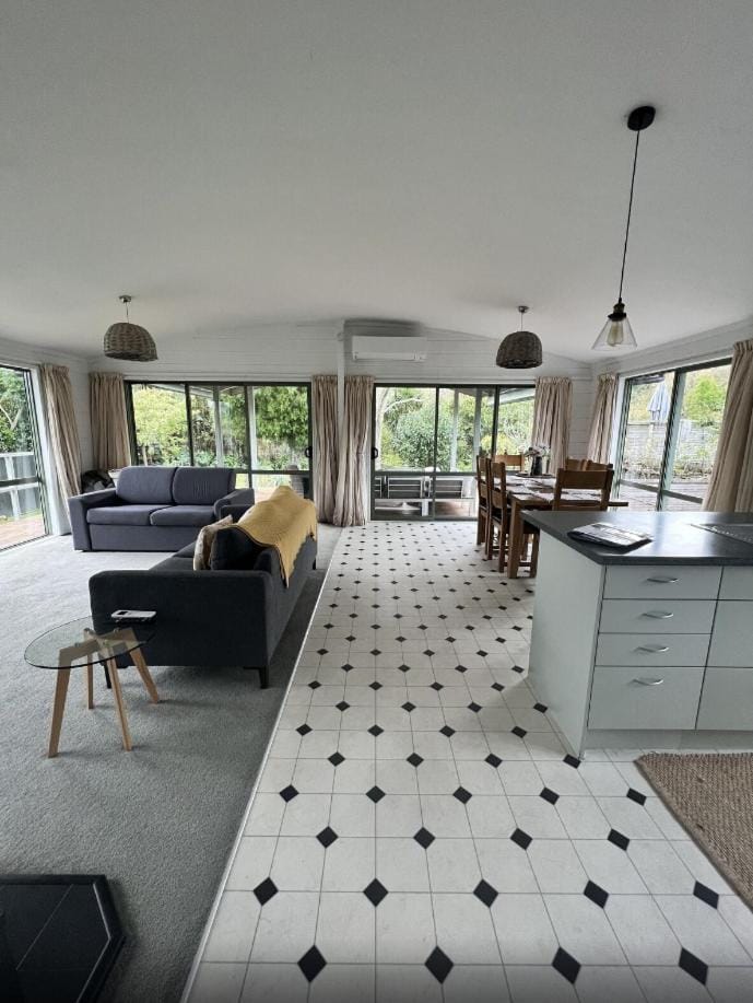 Kitchen or kitchenette, Living room, Photo of the whole room, Seating area, Dining area