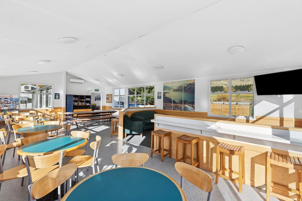 Communal lounge/ TV room, Seating area, Dining area