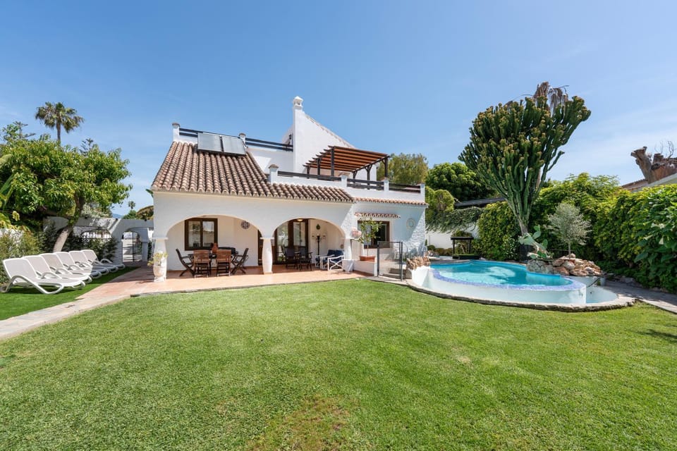 Villa by the beach 5 bedrooms Villa in Marbella