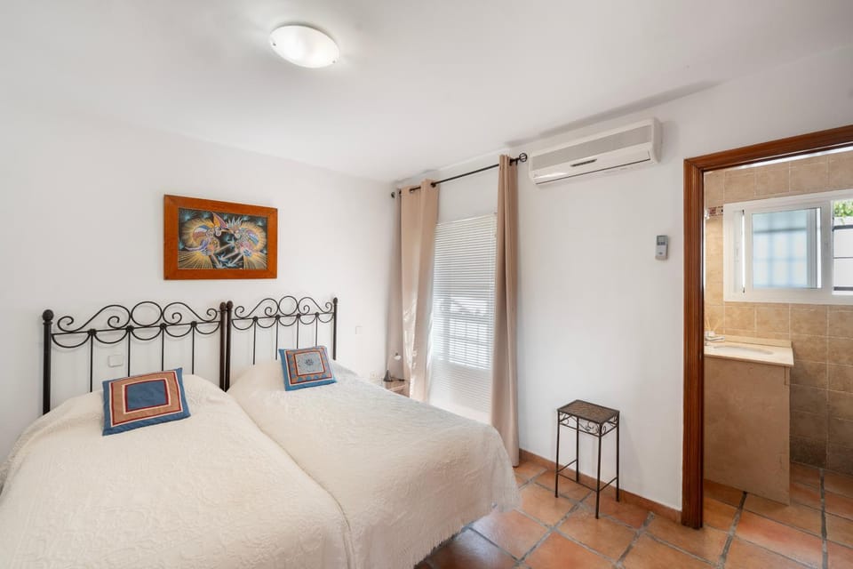 Villa by the beach 5 bedrooms Villa in Marbella