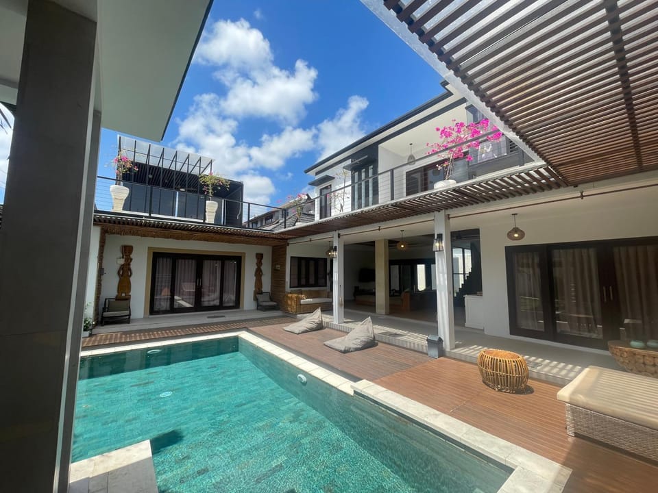 Property building, Patio, Pool view, Swimming pool, sunbed