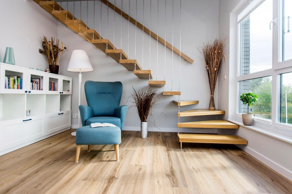 Balcony/Terrace, Living room, Decorative detail, Seating area, River view, Quiet street view, Inner courtyard view