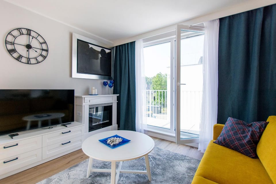TV and multimedia, Balcony/Terrace, Living room, Decorative detail, Seating area, Evening entertainment, internet, air conditioner