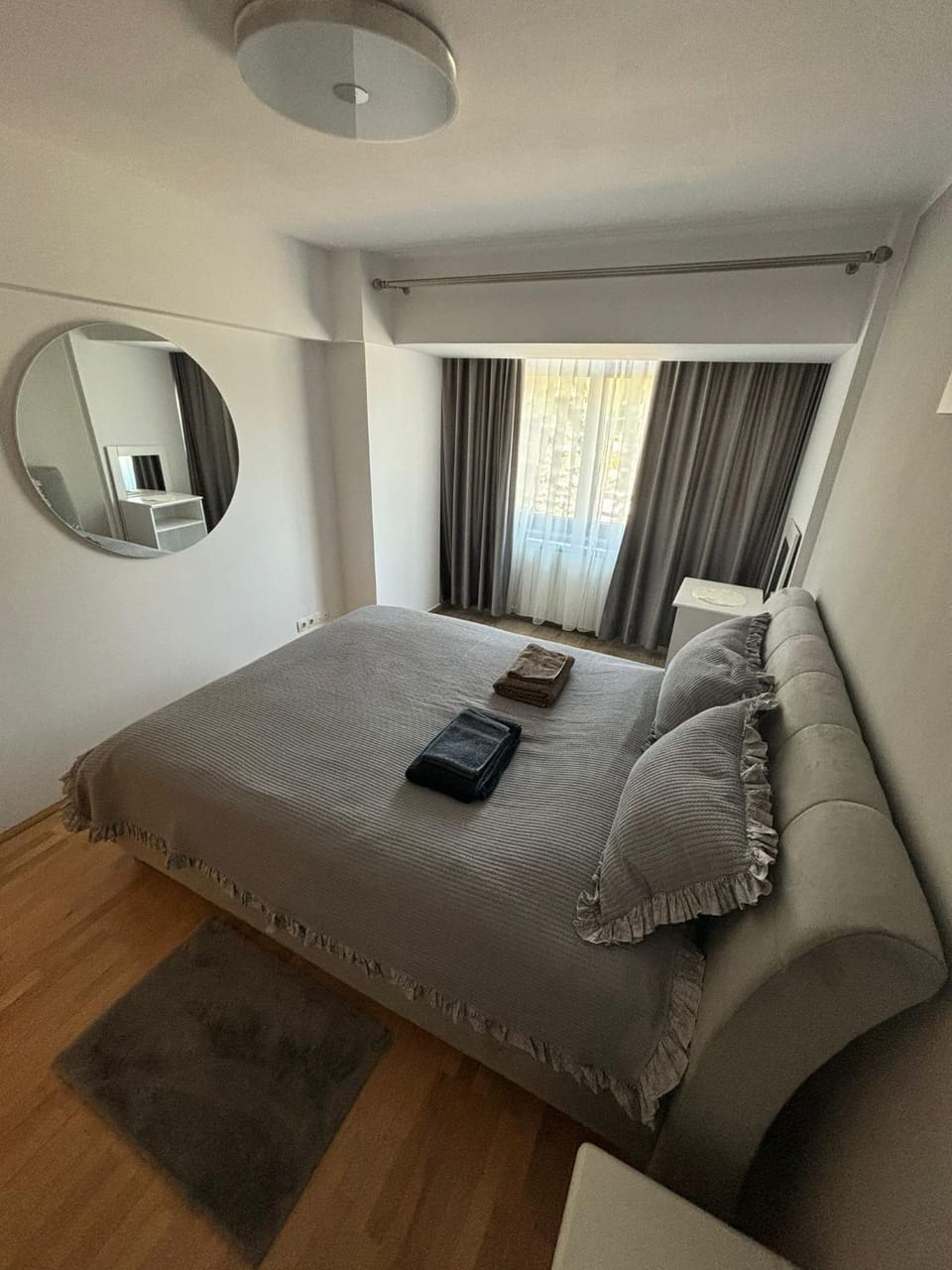 Bed, Photo of the whole room, towels