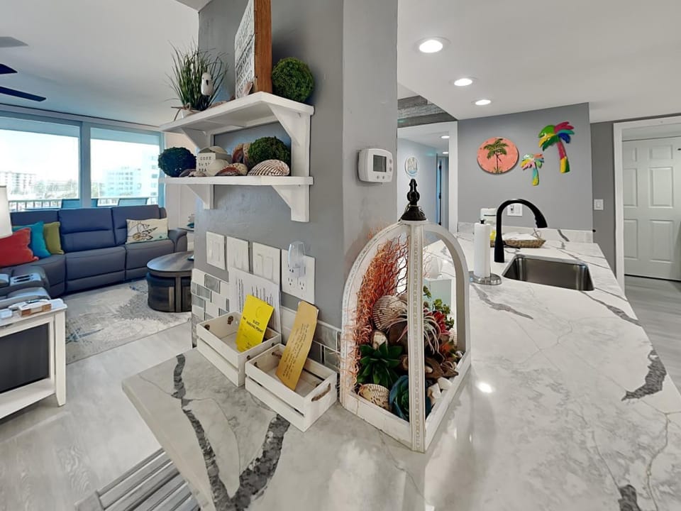 Kitchen or kitchenette, Living room, City view, furniture
