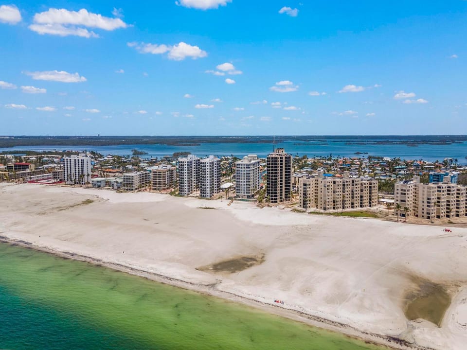Neighbourhood, Bird's eye view, Beach