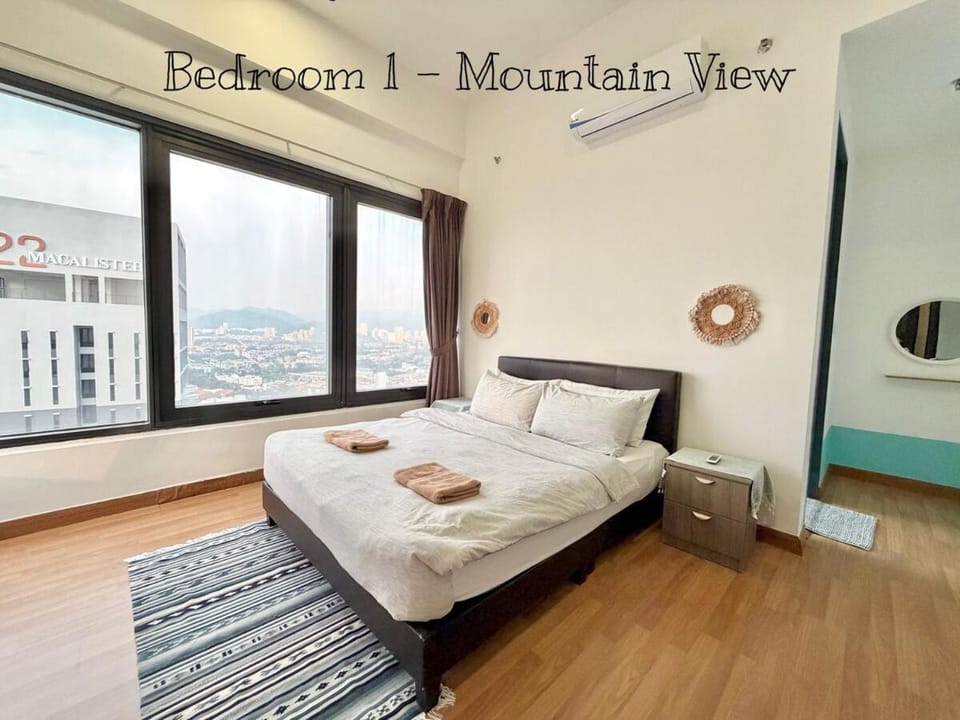 Tropicana 218 Macalister #Top Floor #360 degree View #Local Eateries and convenient store #Infinity Pool #Georgetown #Near Island Hospital Apartment in George Town