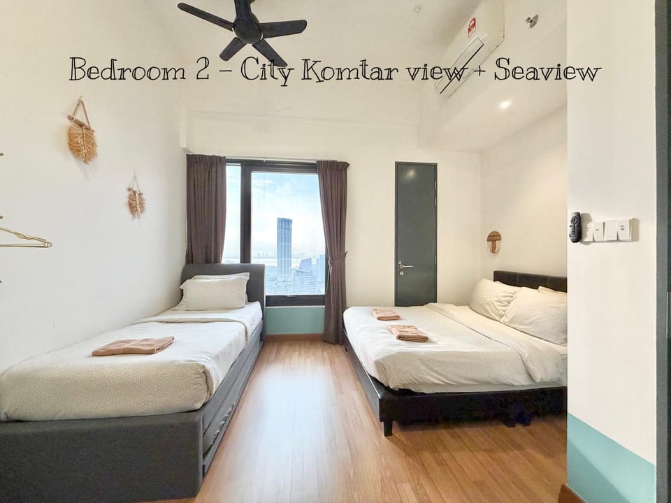 Tropicana 218 Macalister #Top Floor #360 degree View #Local Eateries and convenient store #Infinity Pool #Georgetown #Near Island Hospital Apartment in George Town