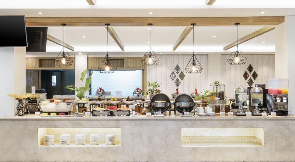 Restaurant/places to eat, Buffet breakfast