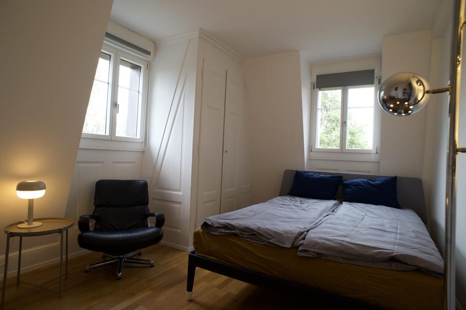 Bed, Living room, Photo of the whole room, Seating area, Bedroom