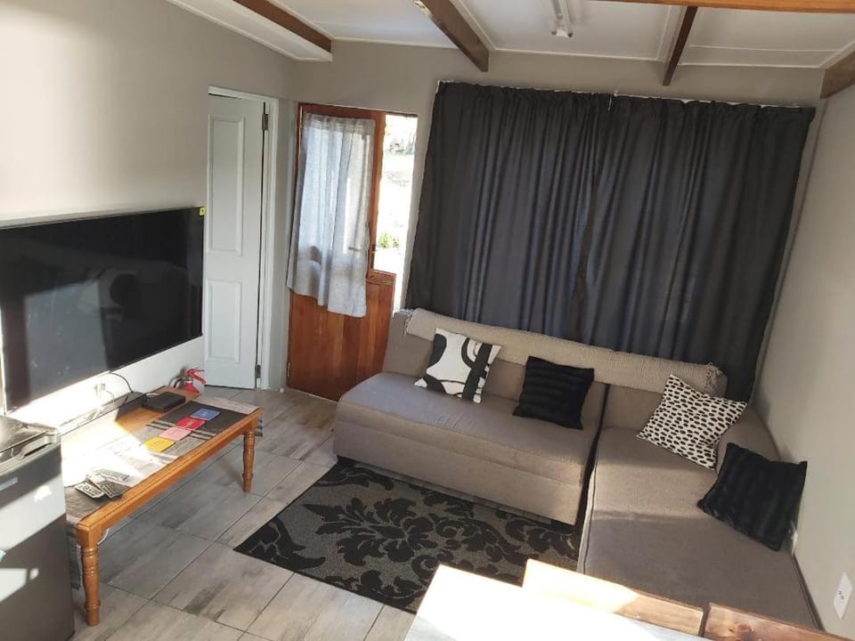 Communal lounge/ TV room, TV and multimedia, Living room, Photo of the whole room