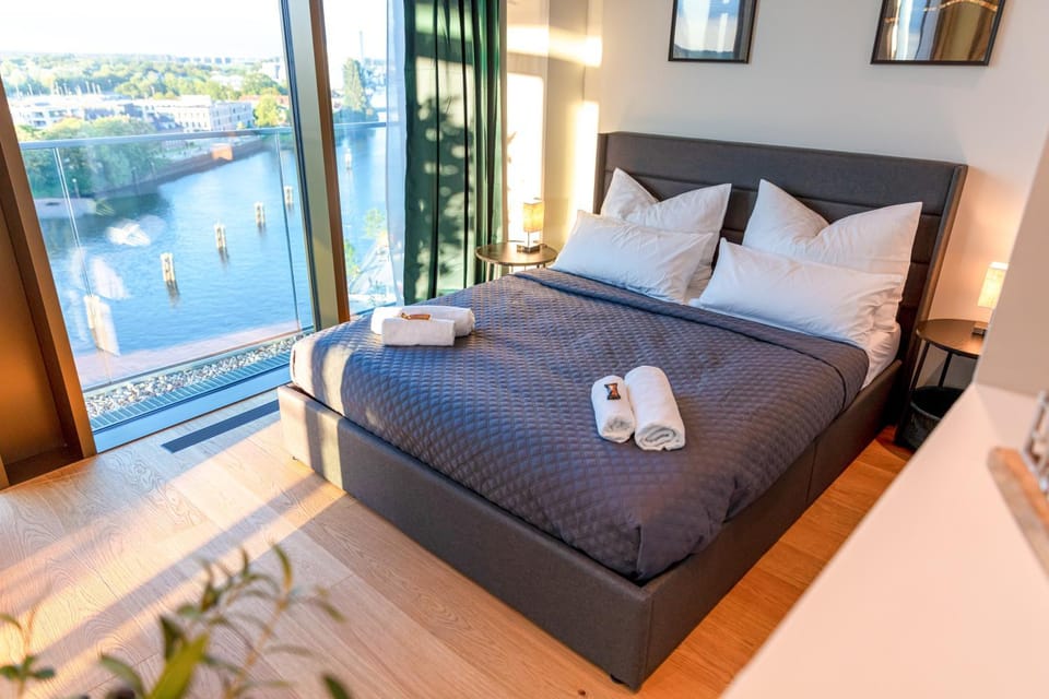 Bed, View (from property/room), Photo of the whole room, Bedroom, River view, towels