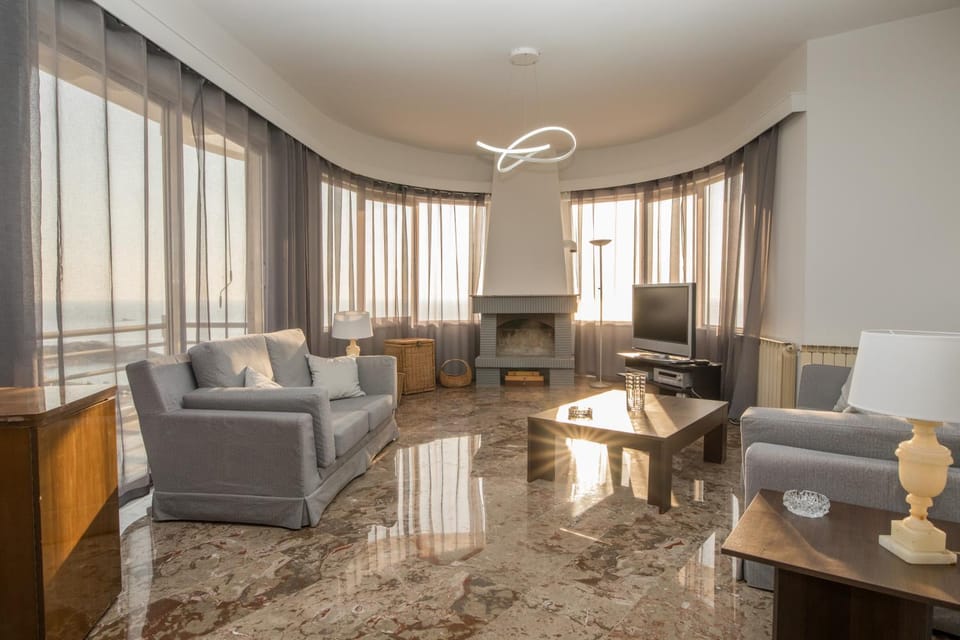 View (from property/room), View (from property/room), Living room, Seating area, Location