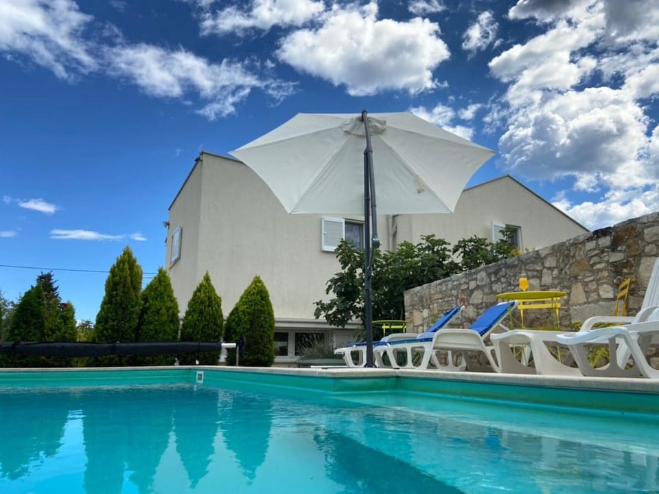 Pool view, Swimming pool, sunbed