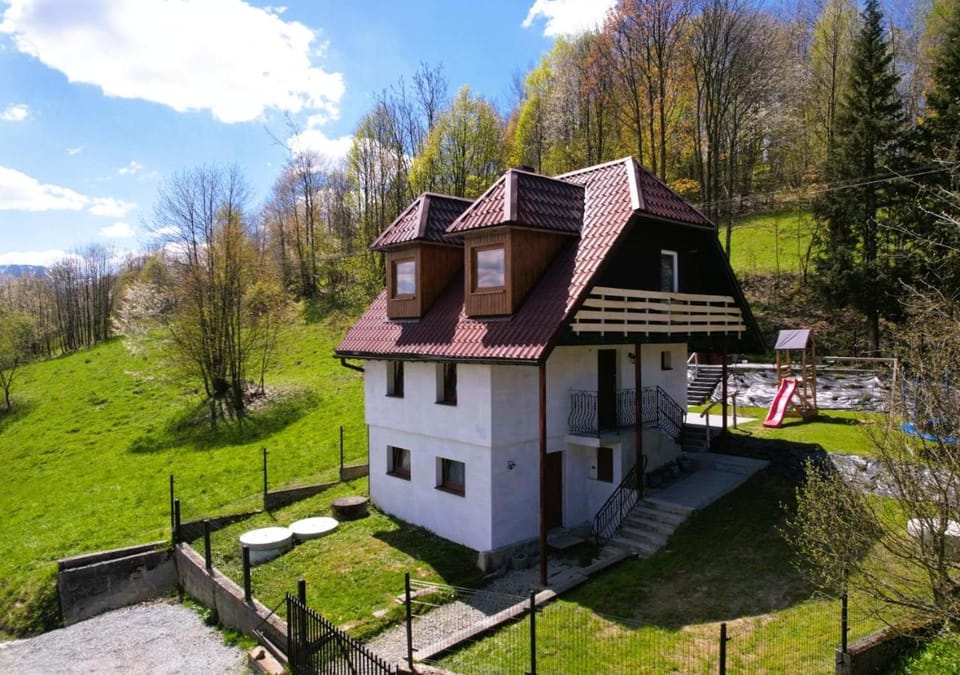 Property building, Spring, Day, Natural landscape, Garden, View (from property/room), View (from property/room), Garden view, Mountain view, Mountain view
