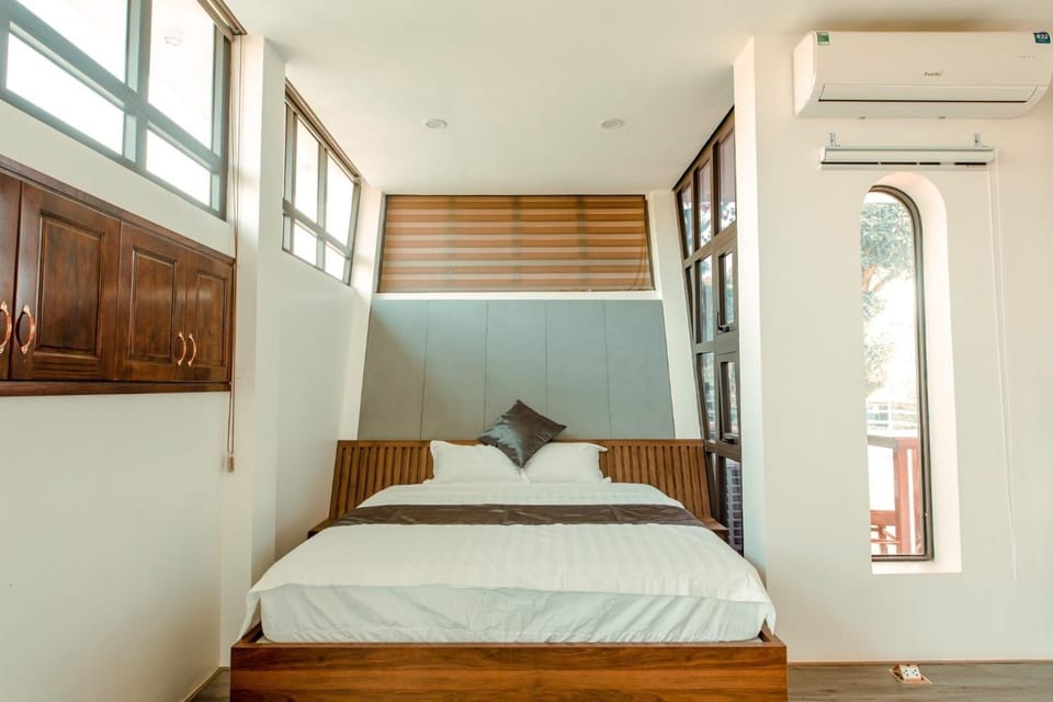 Bed, Photo of the whole room, Bedroom, air conditioner