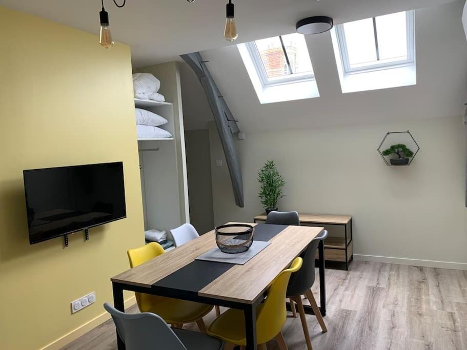 TV and multimedia, Living room, Dining area, hair dresser