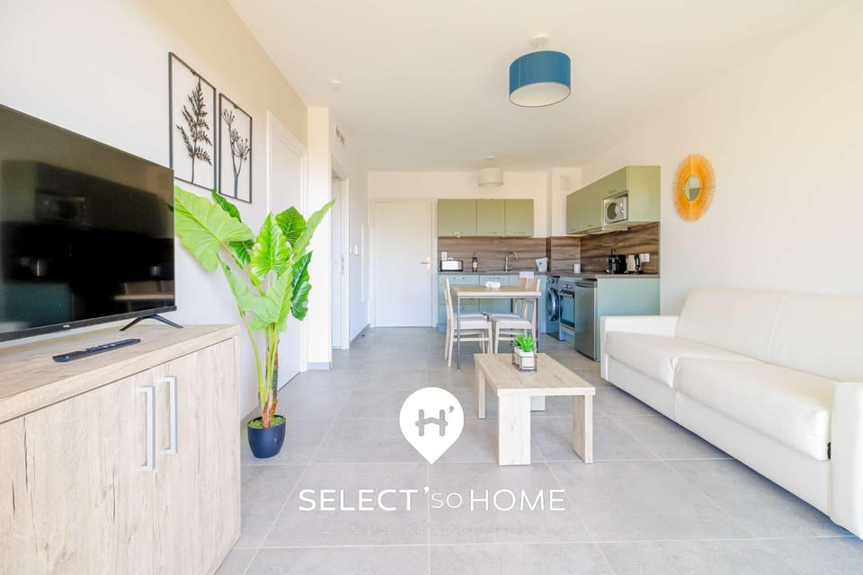Property logo or sign, TV and multimedia, Kitchen or kitchenette, oven, stove